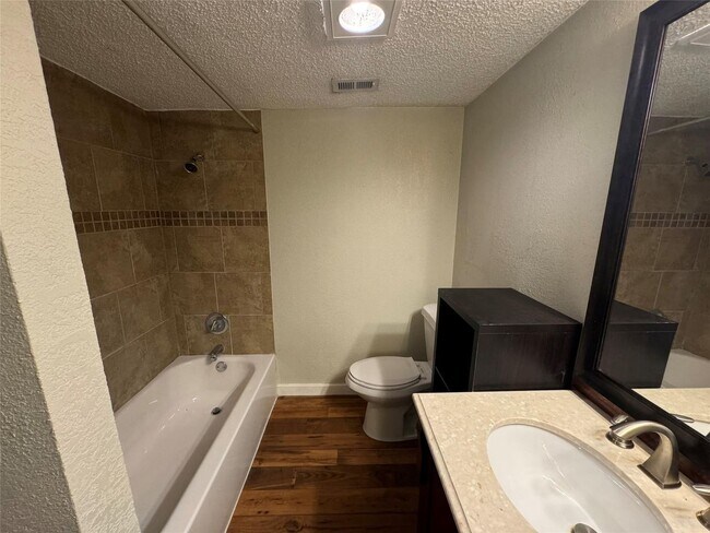 Building Photo - 2721 Hurstview Dr