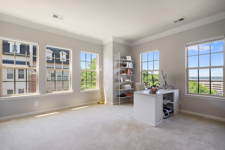 Building Photo - 500 Overlook Park Dr