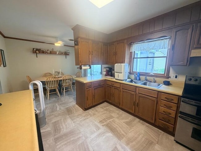 Building Photo - 7187 Sunset Dr