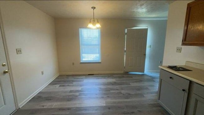 Building Photo - Spacious 2 Bed 2 Bath Duplex