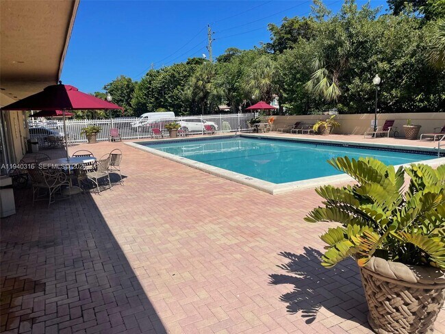 Building Photo - 1800 Sans Souci Blvd