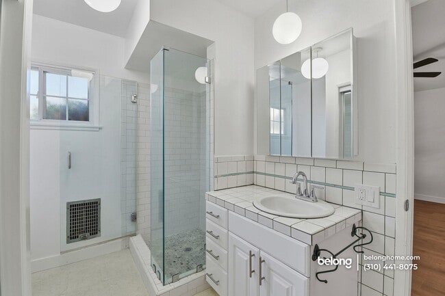 Building Photo - 6539 Petit Ave