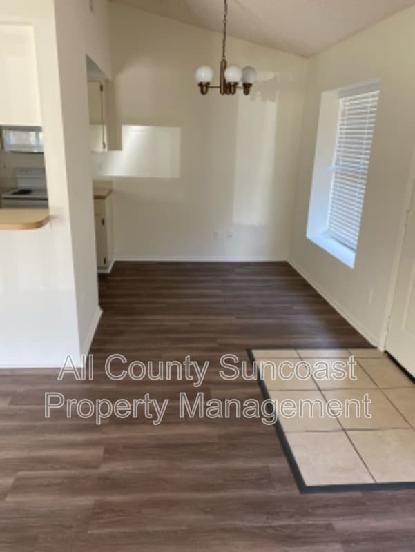 Building Photo - 536 E Curlew Pl