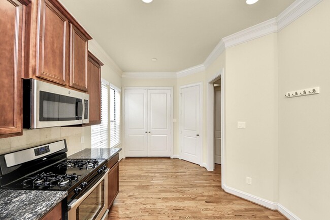 Building Photo - 5617 Kiam St