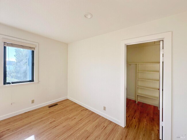Building Photo - 172 Great Cir Dr