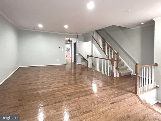 Building Photo - 2610 Streamview Dr