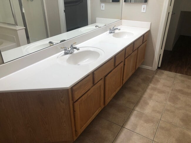Building Photo - Long Term rental in Chandler
