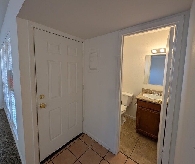 Building Photo - 2 Bedroom Condo in the Escalante Community...