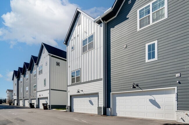 Building Photo - Madison new construction in gated community, pet friendly, 2 car garage