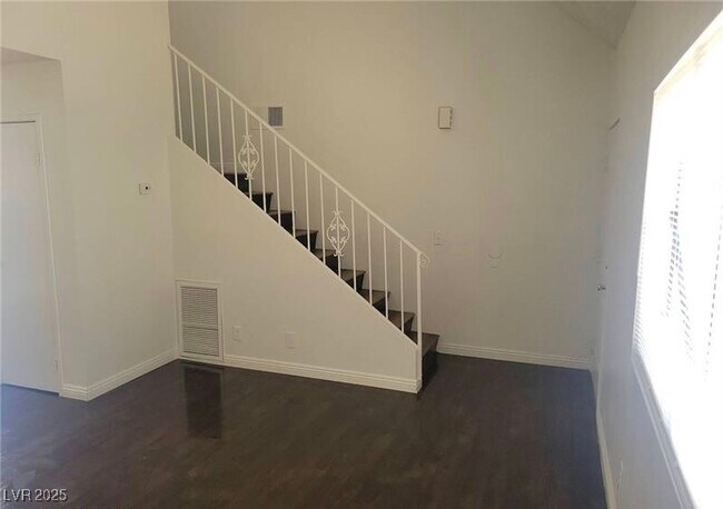 Building Photo - 5235 Gray Ln