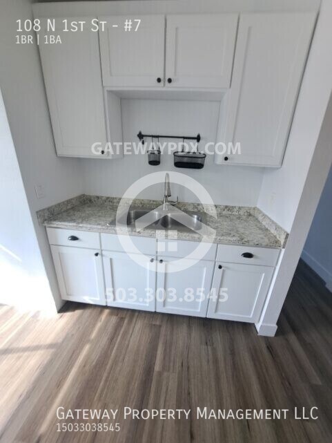 Building Photo - 108 N 1st St