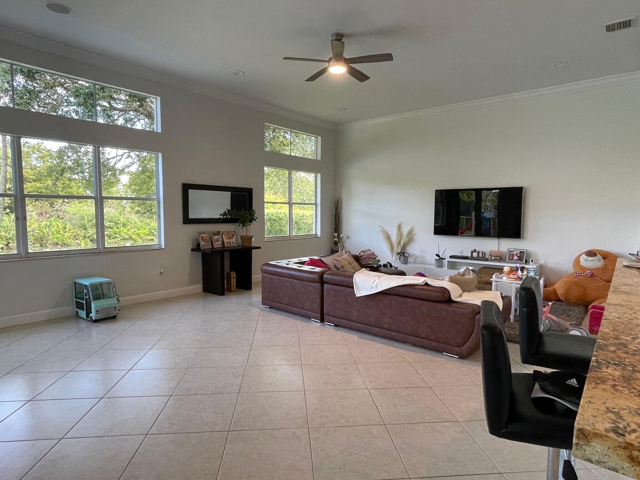 Living - 15001 SW 33rd St