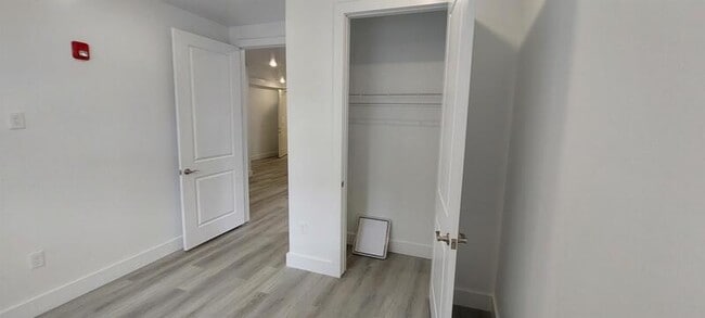 Building Photo - 273 Oak St