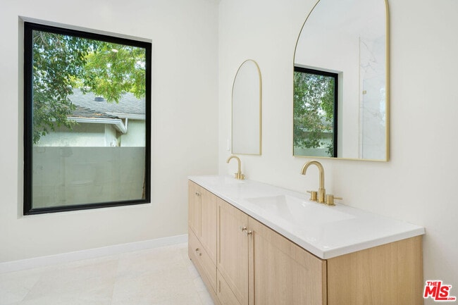 Building Photo - 17510 Miranda St