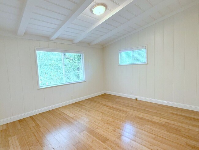 Building Photo - Remodeled One Story Home Located In Desirable Lafayette !