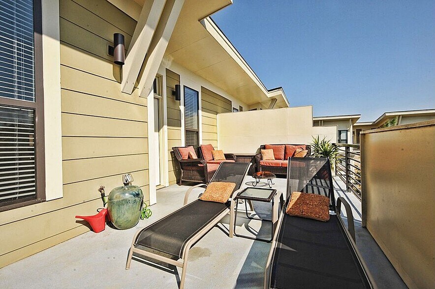 3rd floor patio - 3433 Steel Yard Court