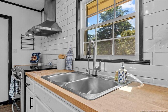 Building Photo - 2405 Morganton Rd