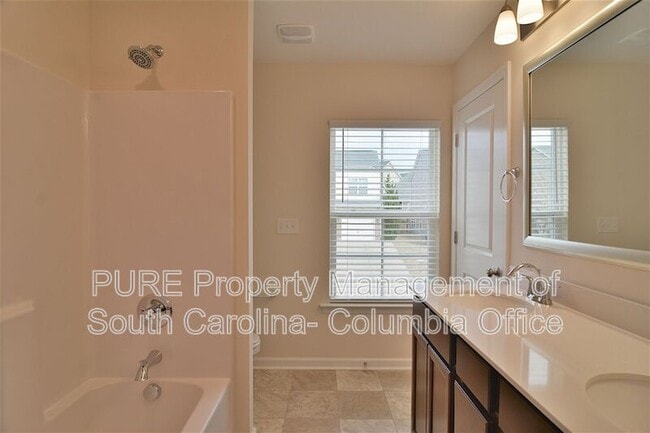 Building Photo - 215 Northwood St