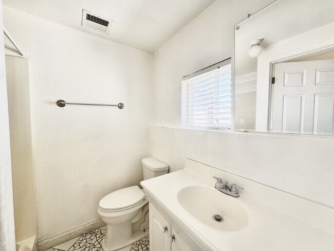 Building Photo - 2-bedroom, 2-bathroom Home Nestled in the ...
