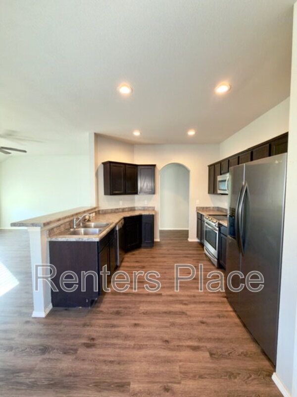 Building Photo - 6018 E 147th St S