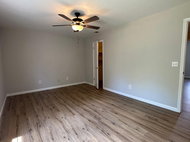 Building Photo - 7 Candlestick Ct