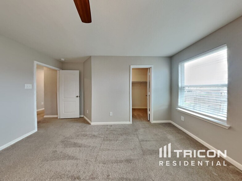 Building Photo - 5342 Castle Discordia St