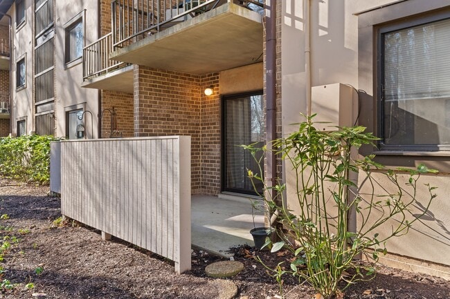 Building Photo - 6071 Majors Ln