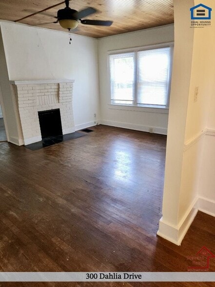 Building Photo - 300 Dahlia Dr