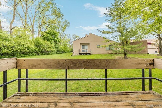 Building Photo - 7432 Azalea Ct