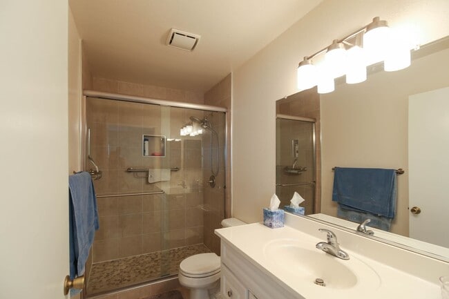 Building Photo - 6915 Quail Pl