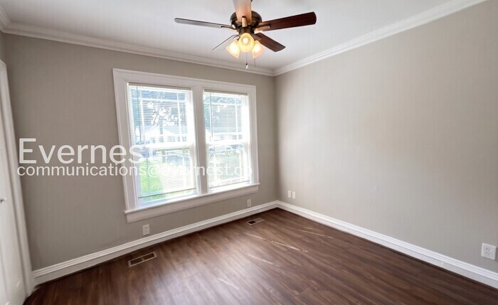 Building Photo - 507 S Lovell Ave