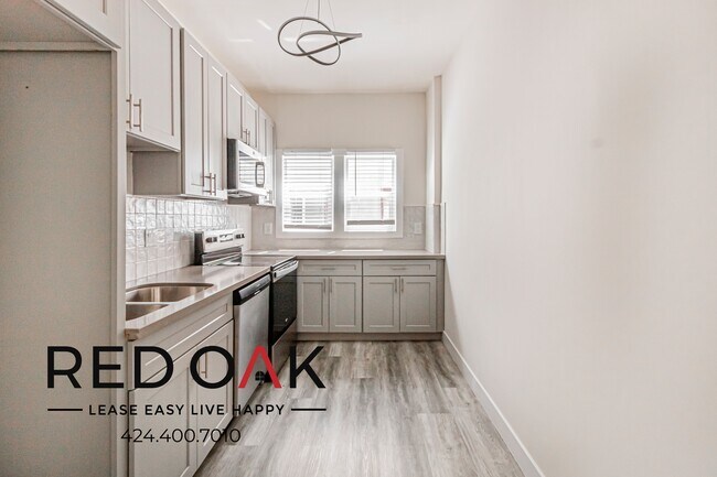 Building Photo - 404 N Coronado St