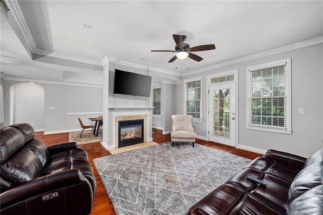 Primary Photo - 1735 W Peachtree St NE