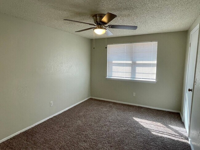 Building Photo - 4205 SE 49th St