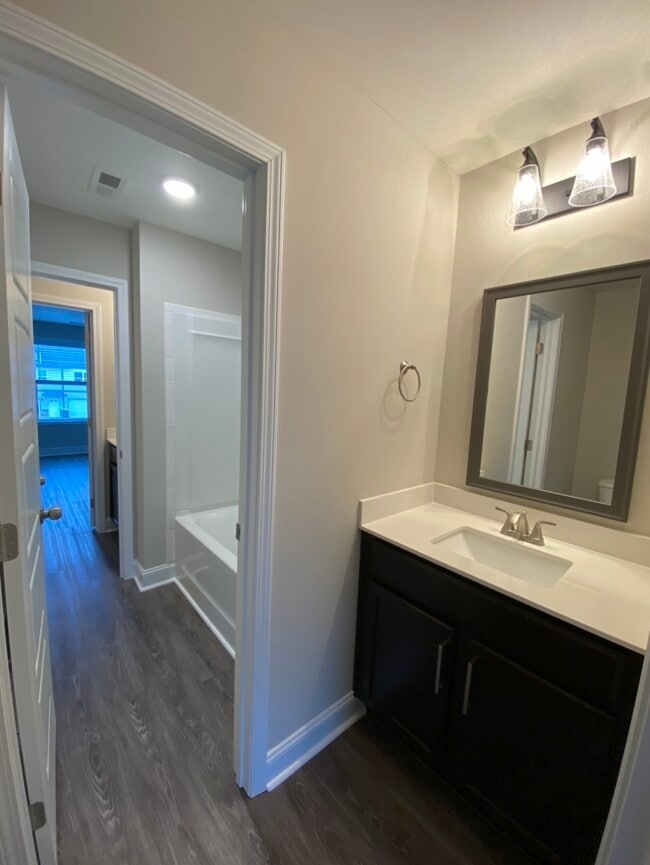Building Photo - 1023 Glenkirk Dr