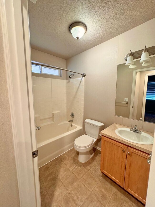 Building Photo - Beautiful Pet Friendly South Corvallis Home