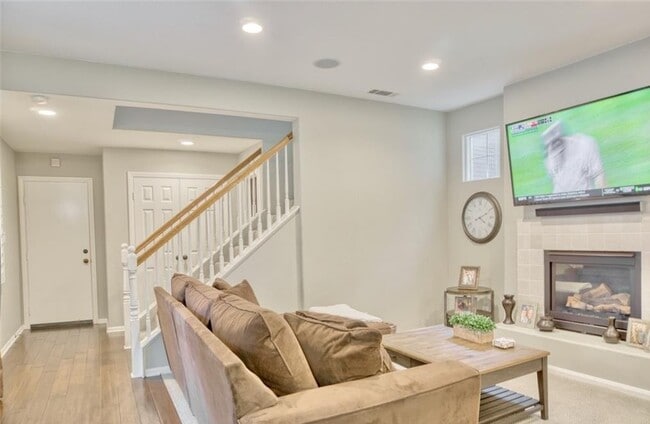 Building Photo - 2 Evergreen Rd