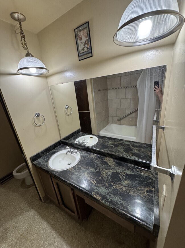 Building Photo - 1217 Park Garden Rd