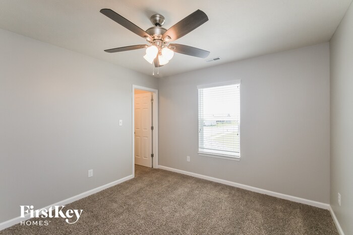 Building Photo - 2020 Eagles Ridge Dr