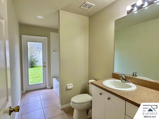 Building Photo - 7 Waywell Pl