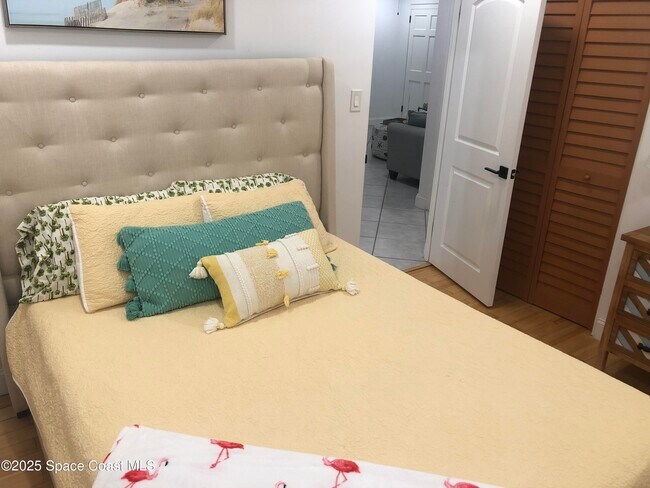 Building Photo - 325 Bellaire Dr