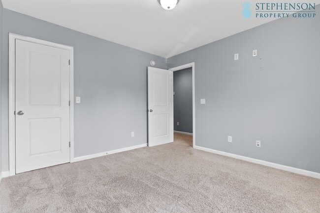 Building Photo - Remodeled and Ready!