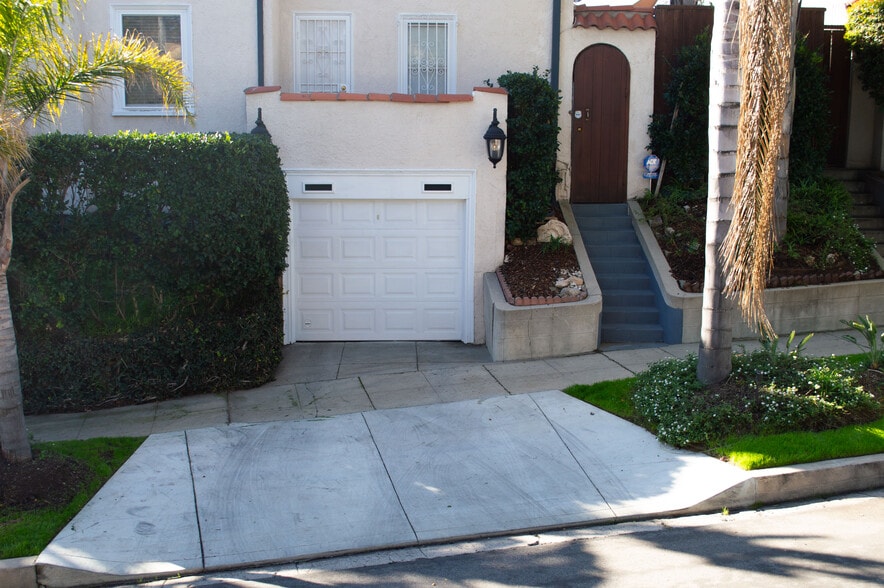 Building Photo - 1203 S Rimpau Blvd