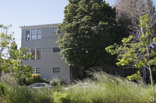 Building Photo - 457 40th St