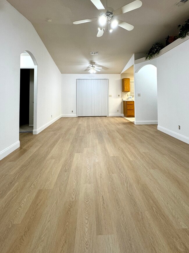 Building Photo - 1215 Mohican Dr