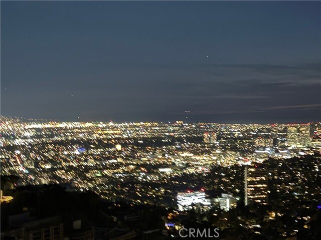 Building Photo - 2287 Sunset Plaza Dr