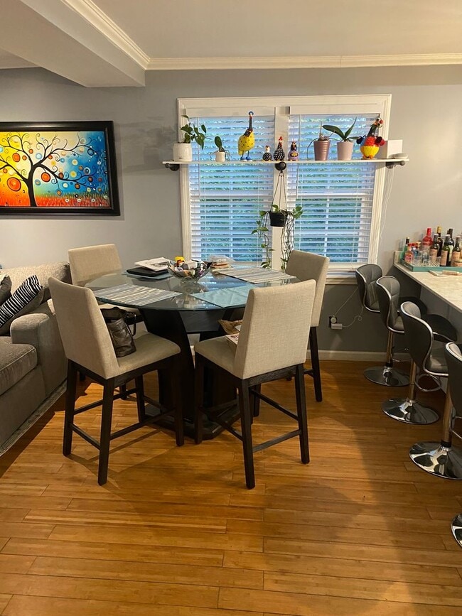 Building Photo - Charming 2-bedroom, 1-bathroom home locate...