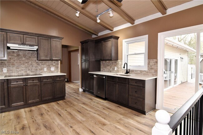Building Photo - 381 Hickory Hill Rd
