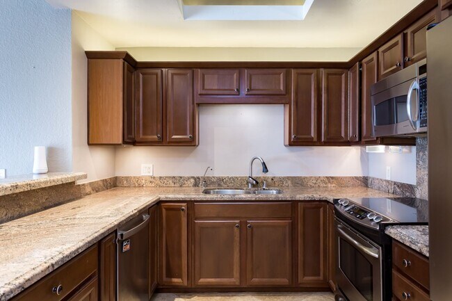 Building Photo - Heart of Bankers Hill at La Parc Chateau!