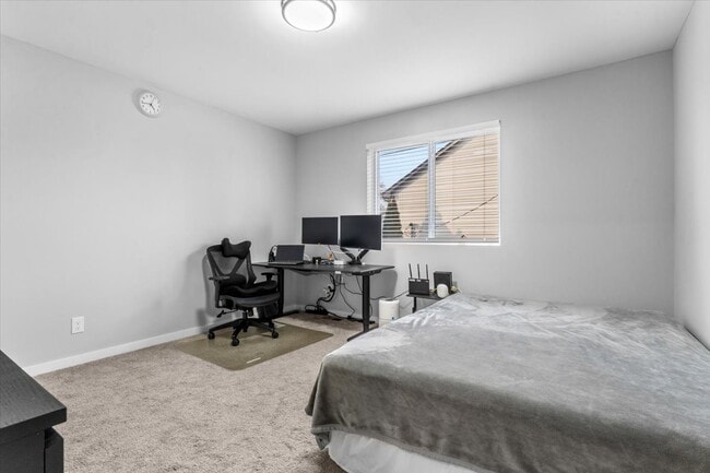 Building Photo - 9805 Newburgh Rd